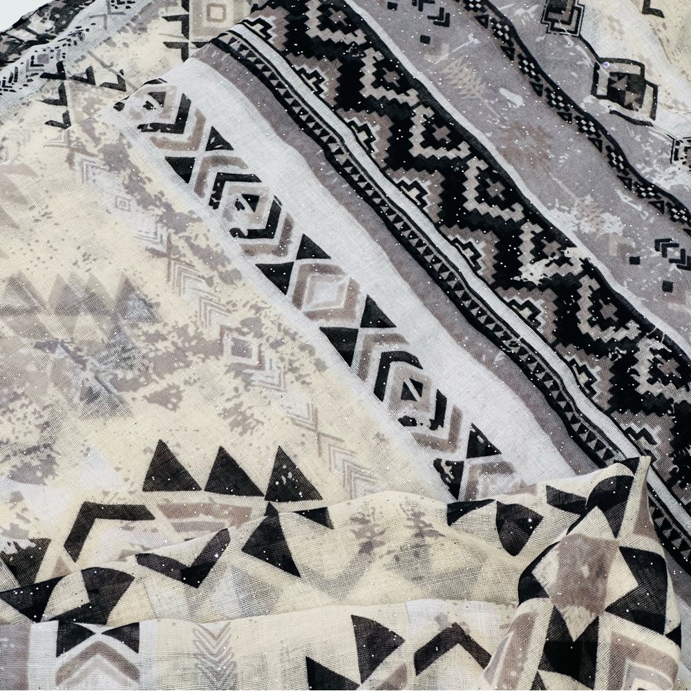 🌟Sold 🌟EXPRESS Aztec print long scarf cream grey black neutral lightweight s - Picture 4 of 4